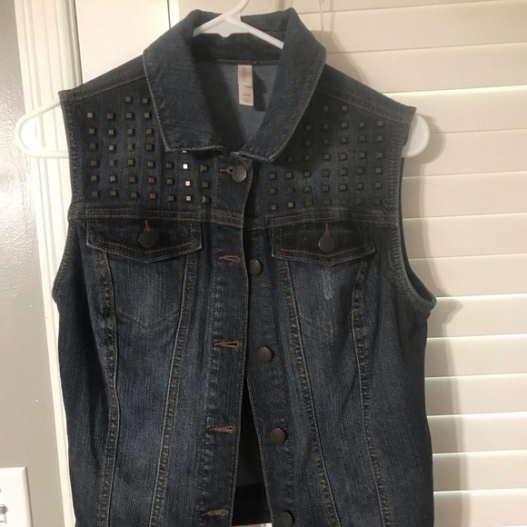 Denim vest with studs size medium. Great condition - Picture 4 of 5